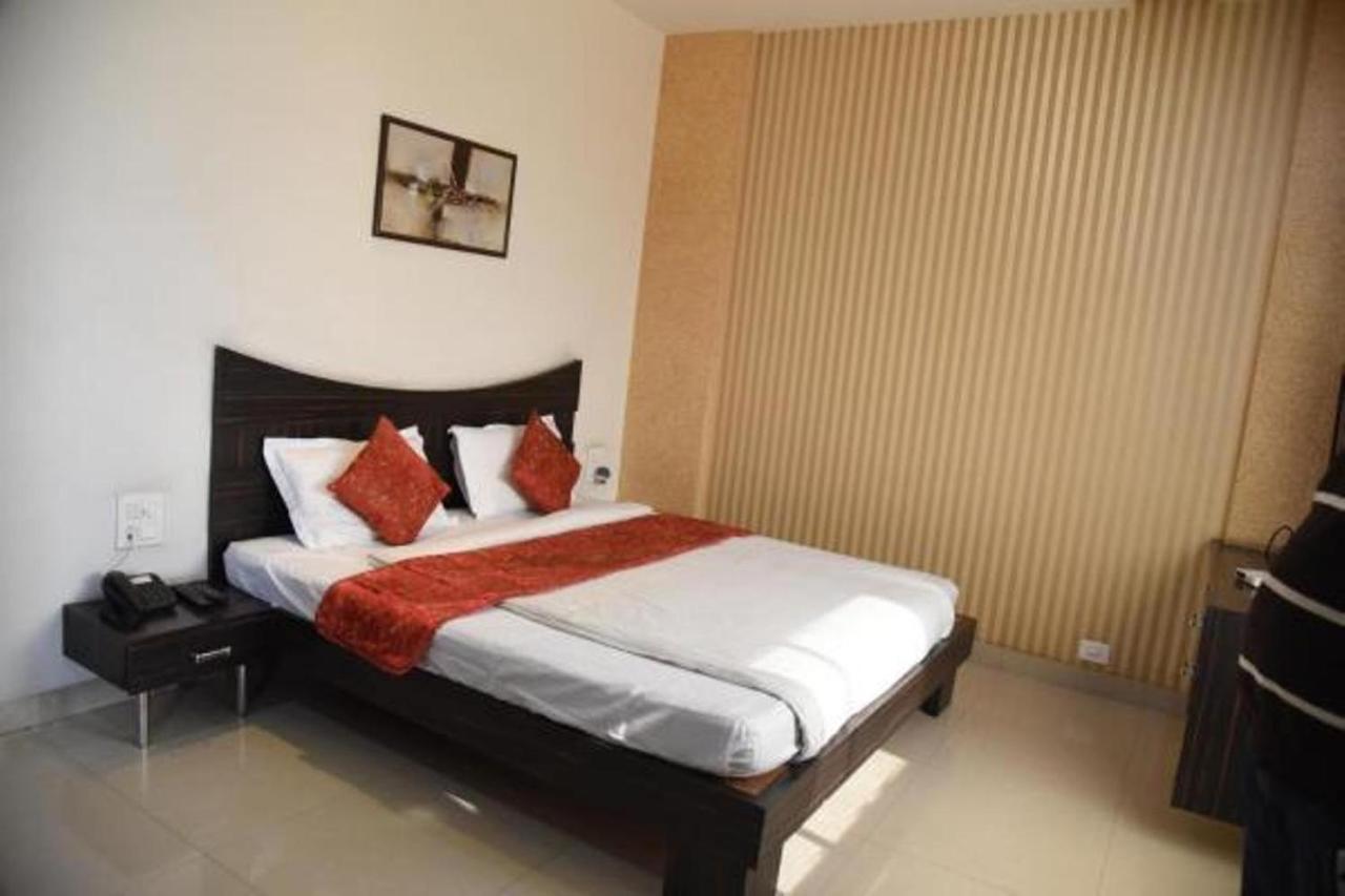 Hotel Pink Pearl Raigarh Exterior foto